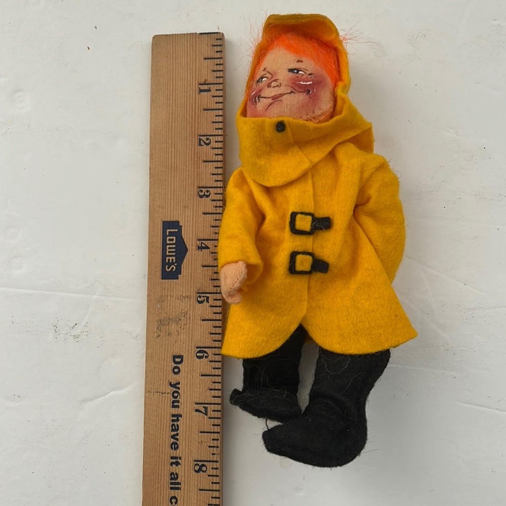 Vintage 1985 Annalee boy in rain doll 7”